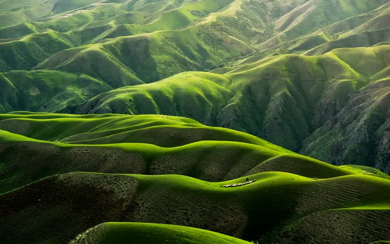 恩施云雾山峦景观图
